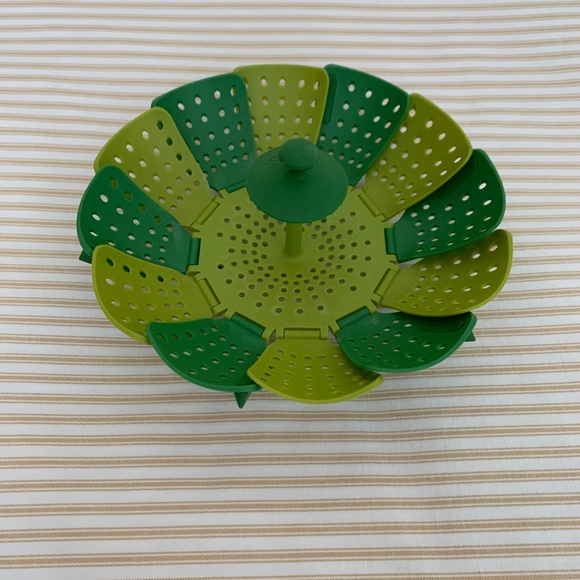 Joseph Joseph Lotus collapsible strainer - Picture 1 of 3